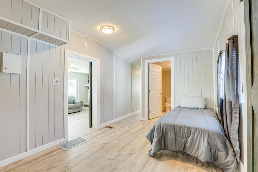 Photo of Bedroom in Okeechobee