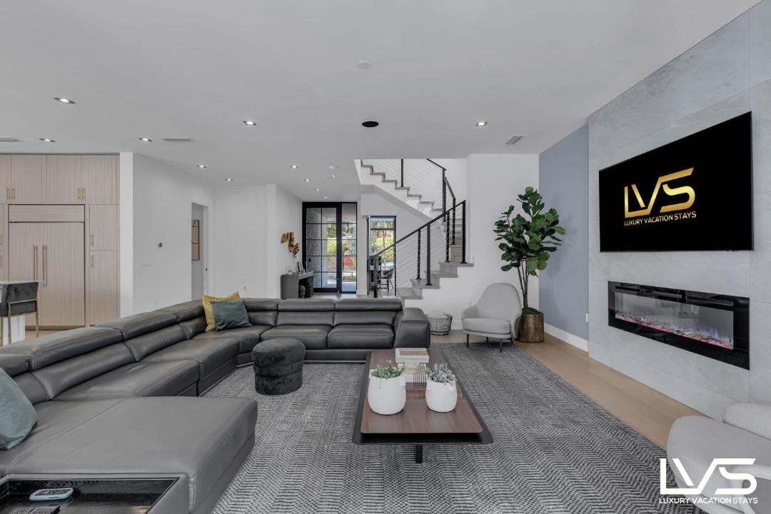 Photo of Livingroom in Lauderdale Beach