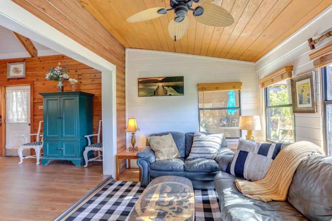 Photo of Livingroom in Okeechobee