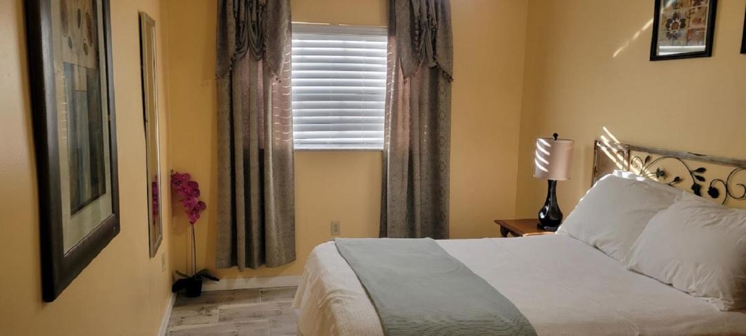 Photo of Bedroom in Tropic