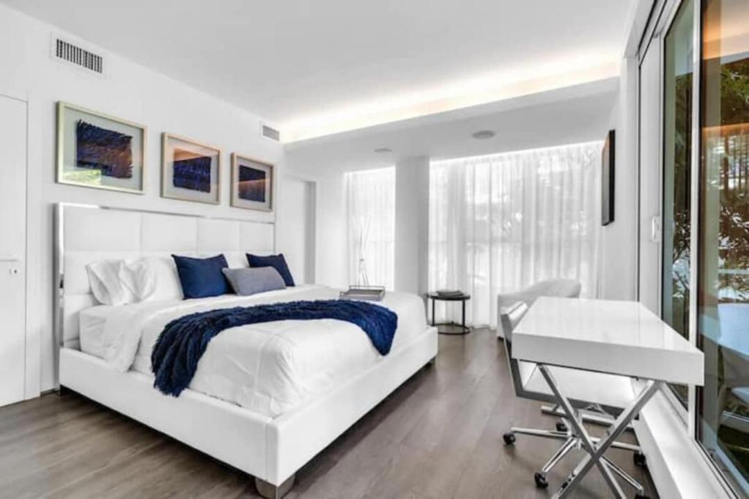 Photo of Bedroom in Golden Beach