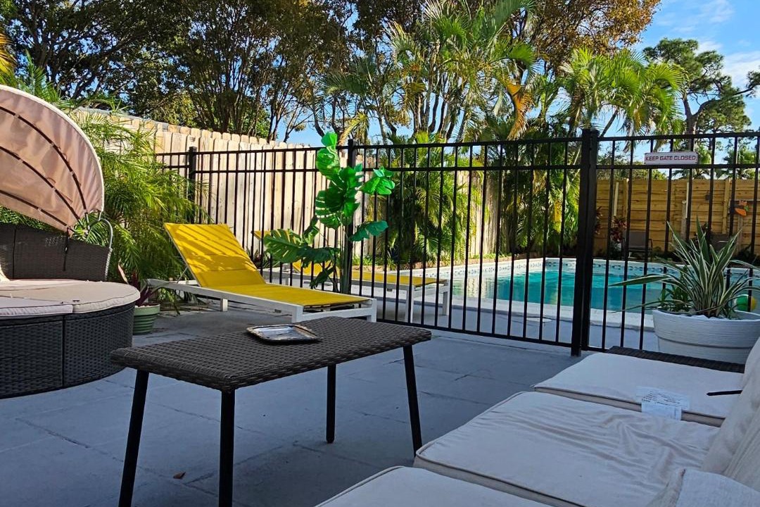 Photo of Patio Balcony in Central Oakland Park