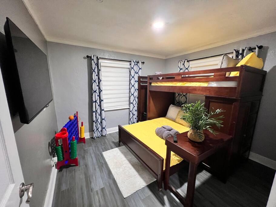 Photo of Livingroom in Miami Gardens