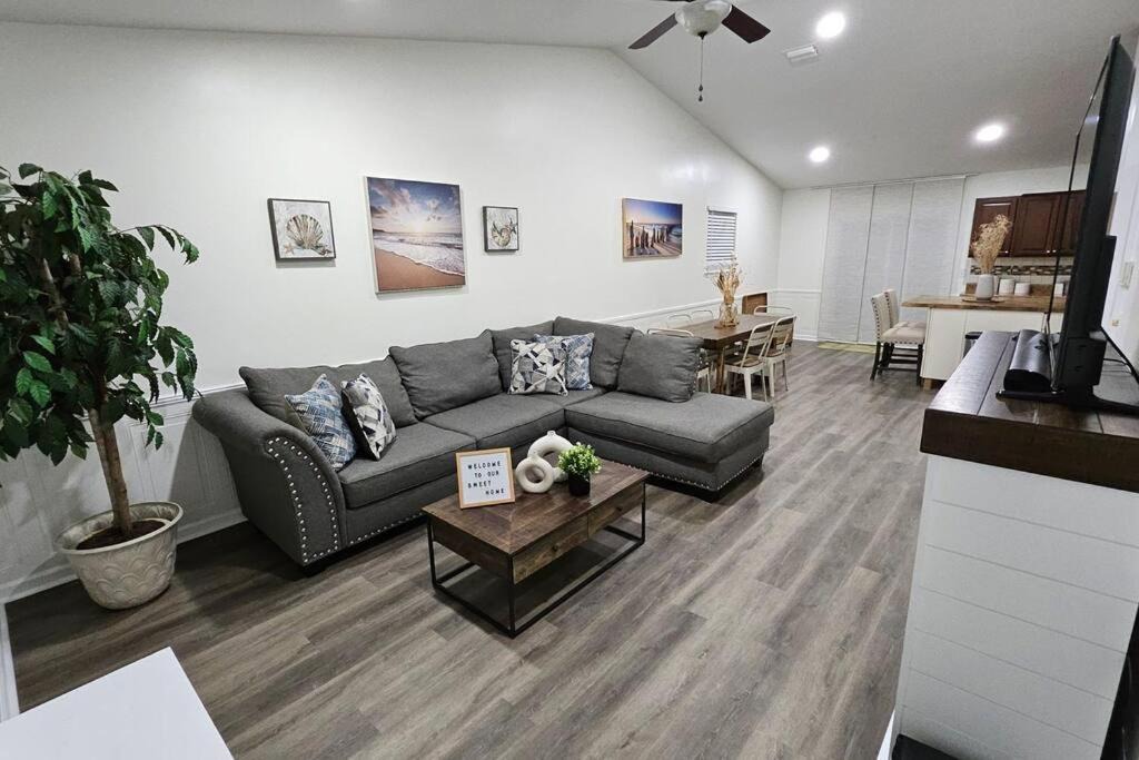 Photo of Livingroom in Northside