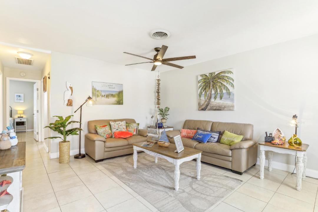 Photo of Livingroom in Beach Club Colony