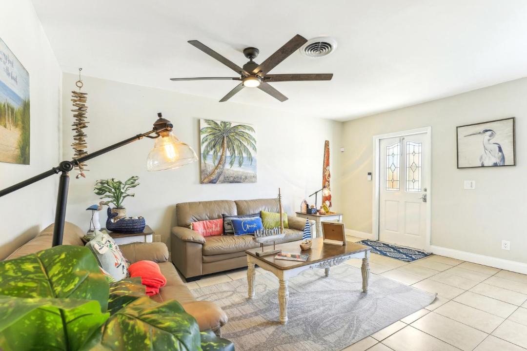 Photo of Livingroom in Beach Club Colony