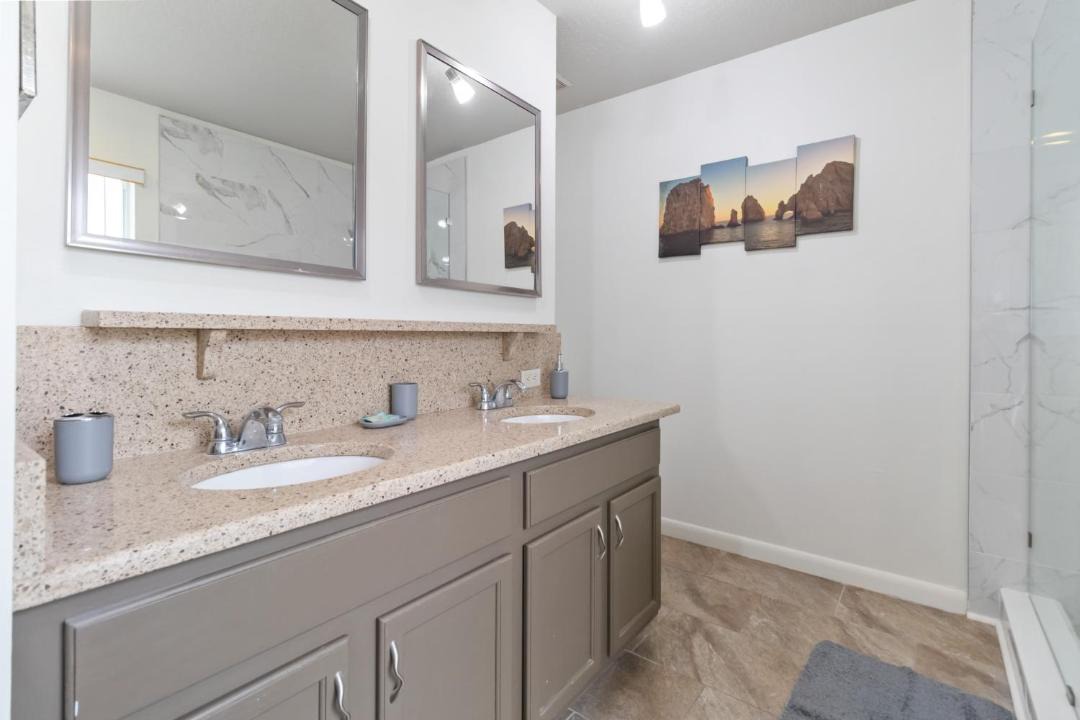 Photo of Bathroom in Bridgewater Crossing