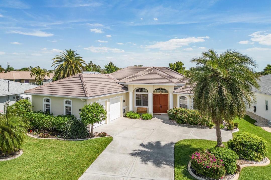 Photo of Buildings in Caloosahatchee