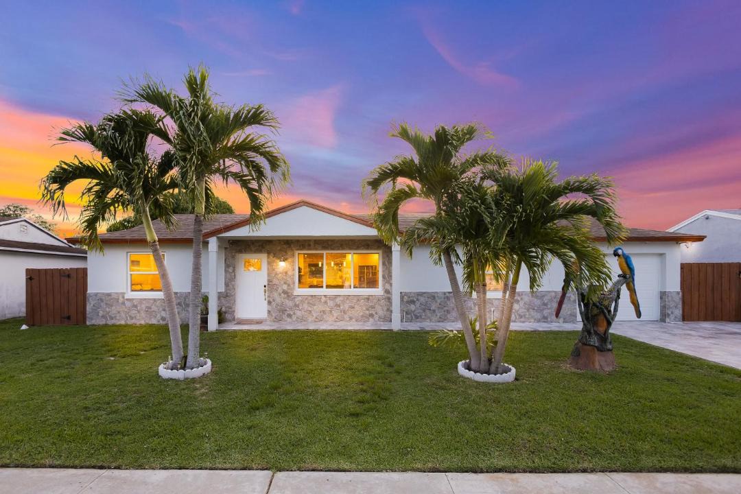 Photo of Others in Lake Worth Corridor