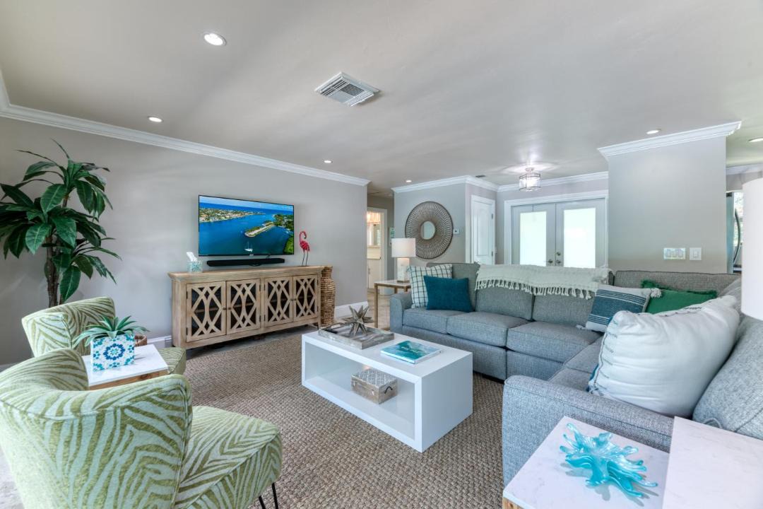 Photo of Livingroom in Hunt Club