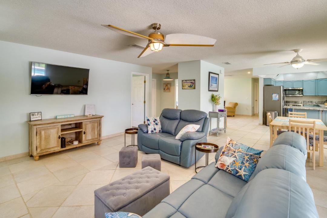 Photo of Livingroom in Holiday Cove