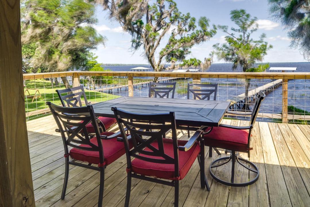 Photo of Patio Balcony in Crescent City
