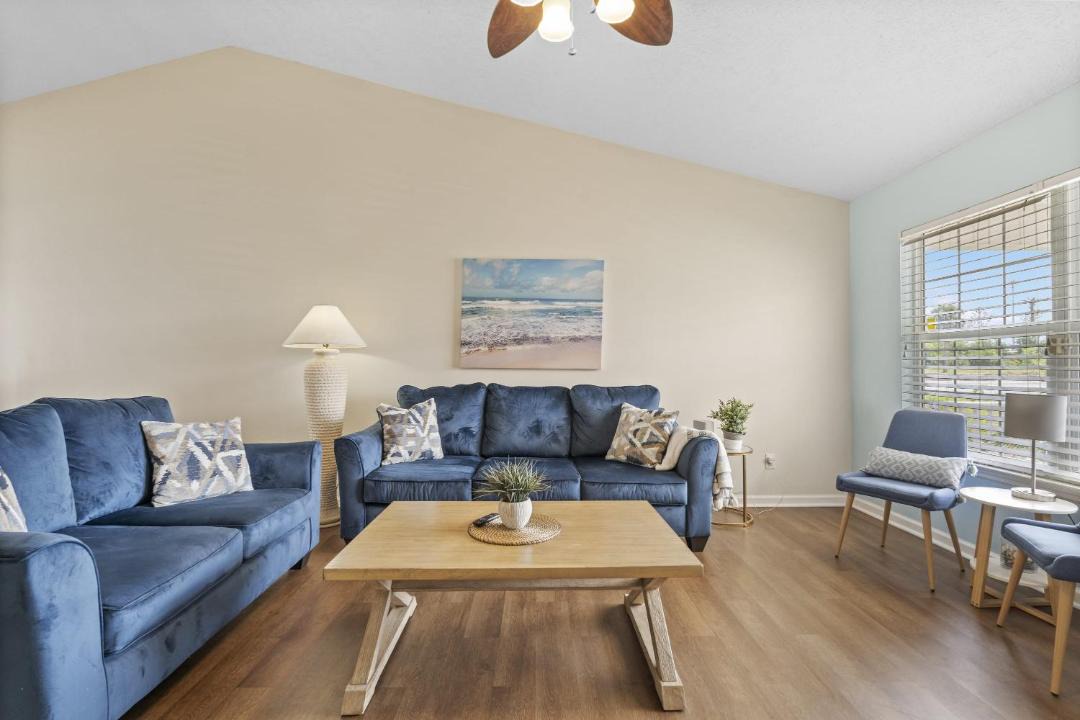 Photo of Livingroom in Lynn Haven