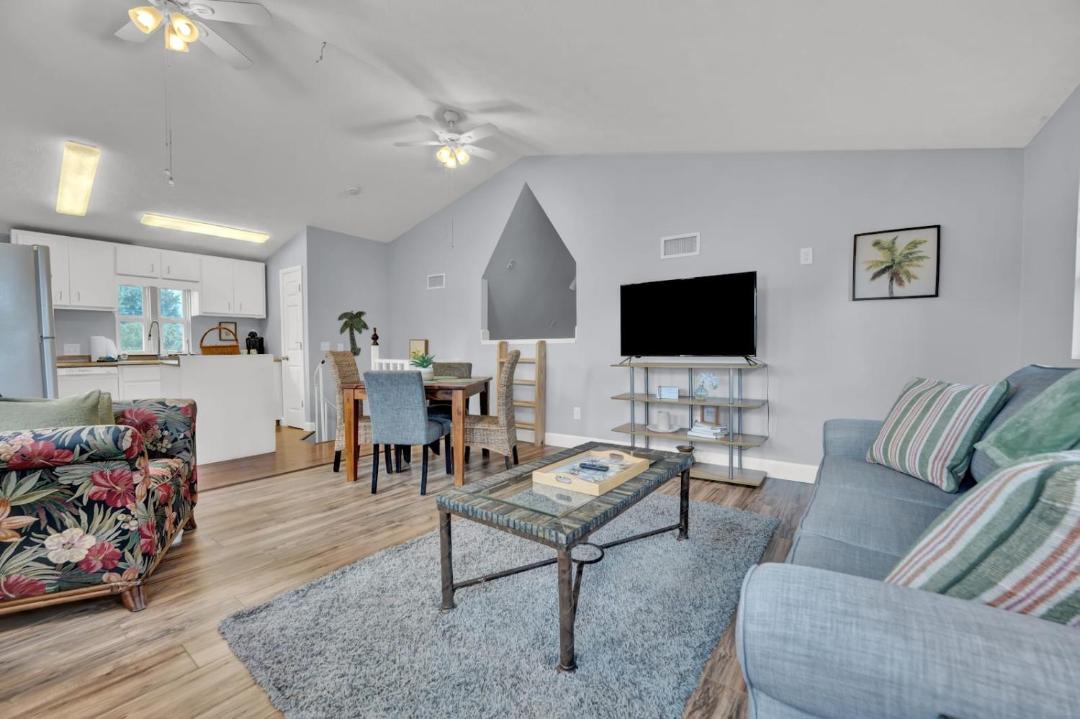 Photo of Livingroom in Lynn Haven
