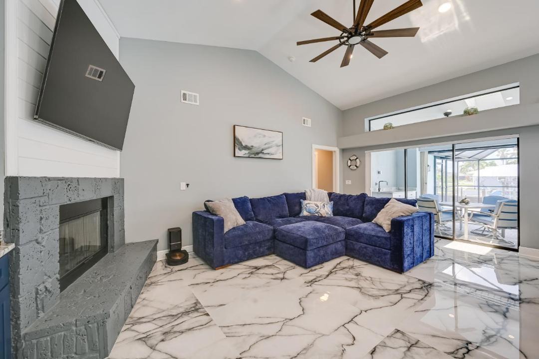 Photo of Livingroom in Caloosahatchee