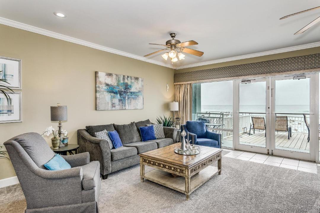 Photo of Livingroom in White Sands