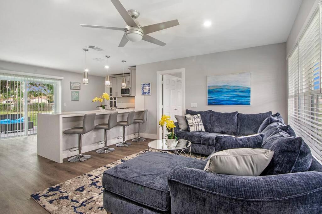 Photo of Livingroom in Riviera Beach
