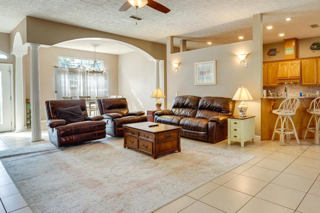 Photo of Livingroom in Thomas Drive