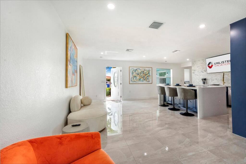 Photo of Livingroom in Riviera Beach