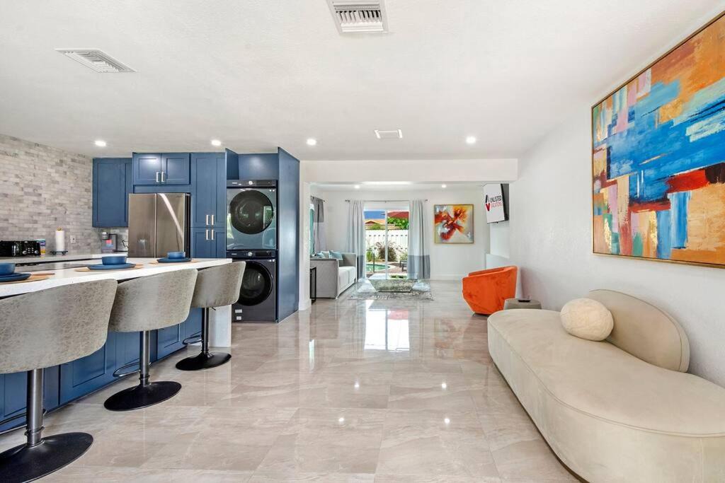 Photo of Livingroom in Riviera Beach