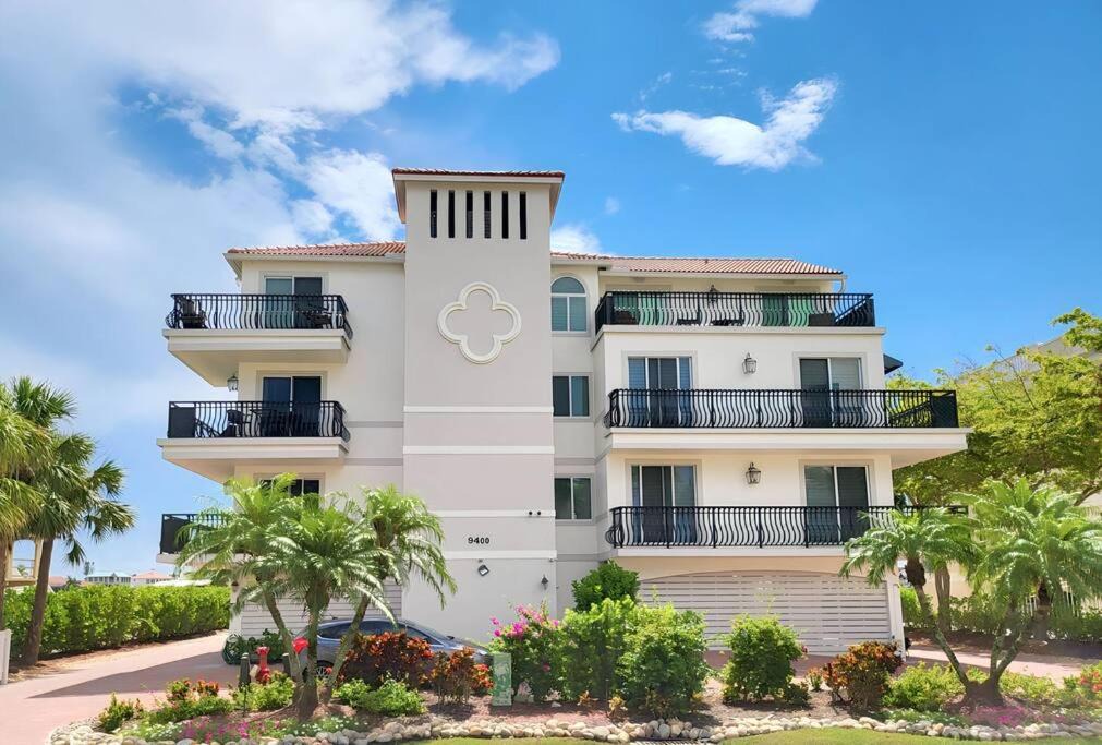 Photo of Buildings in Vanderbilt Beach