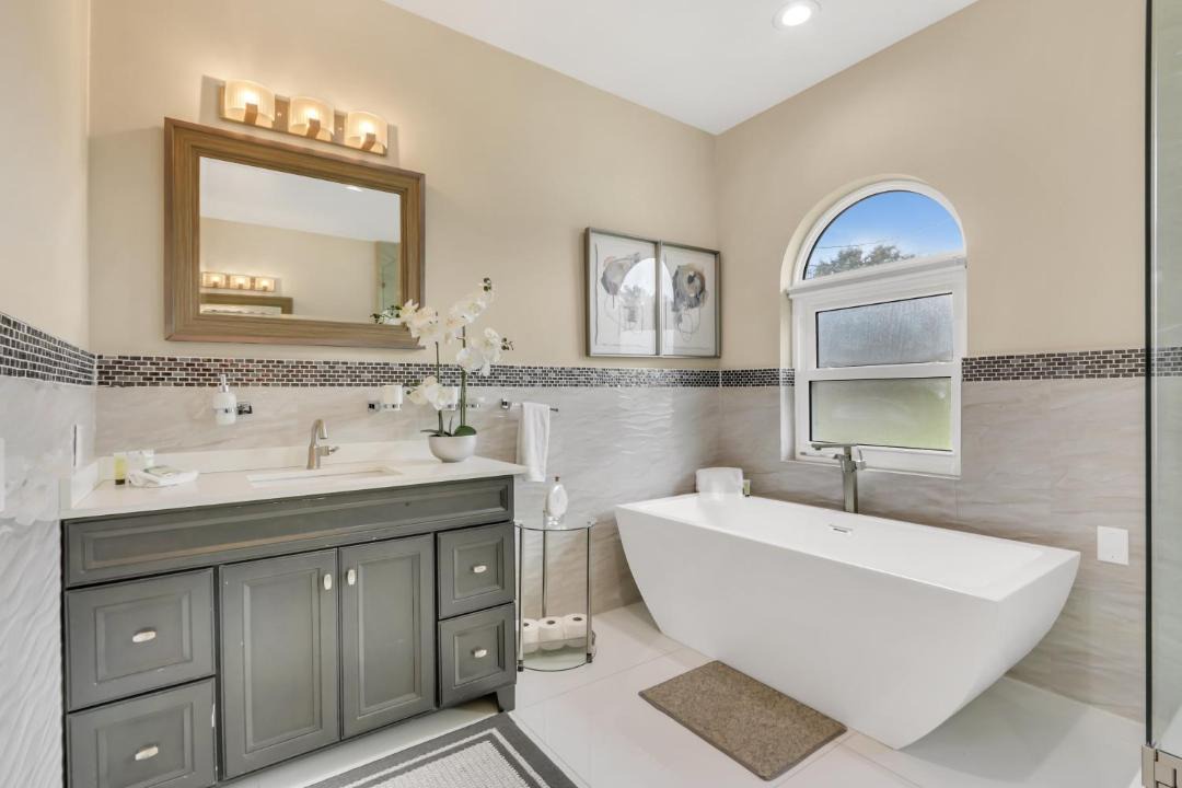 Photo of Bathroom in Sunrise