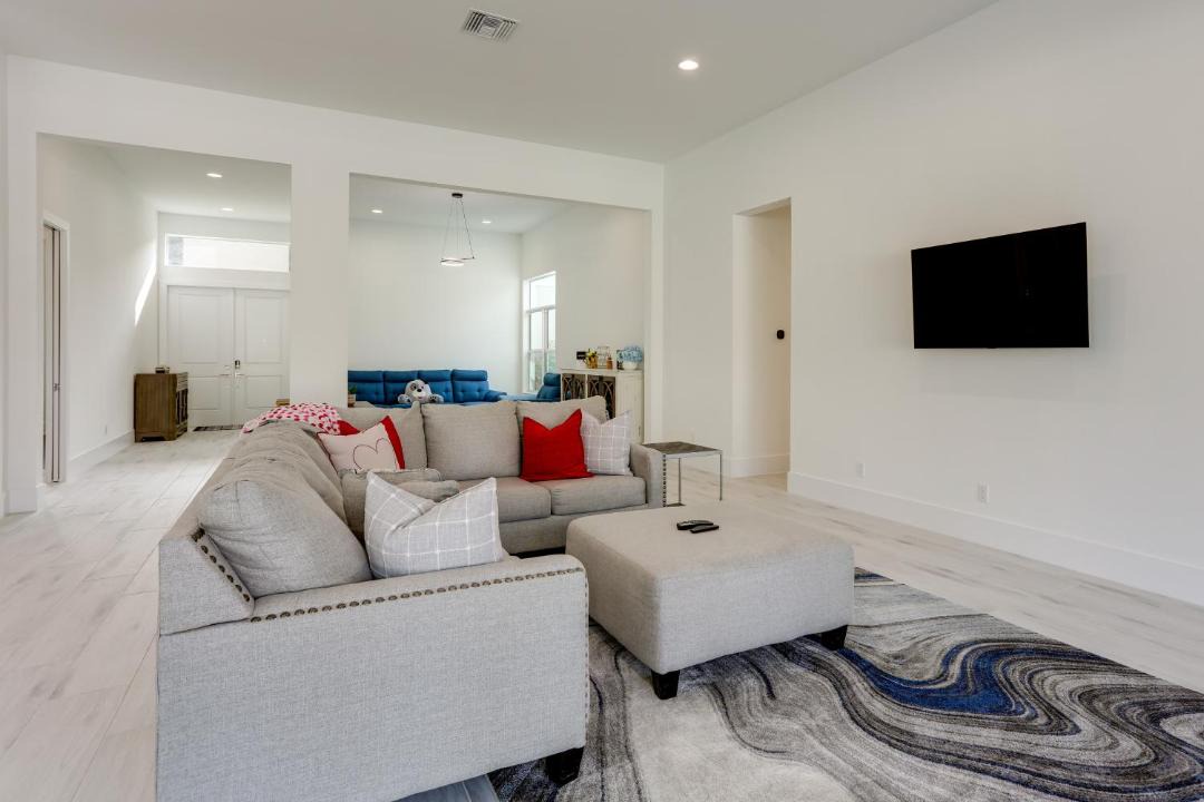 Photo of Livingroom in Hunt Club