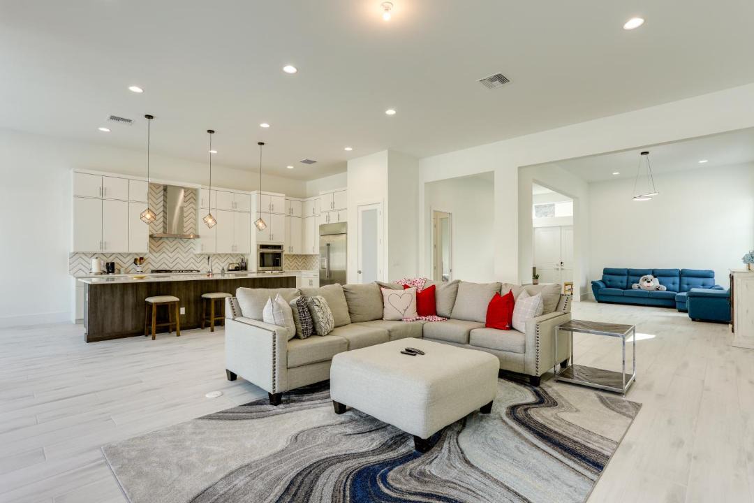 Photo of Livingroom in Hunt Club