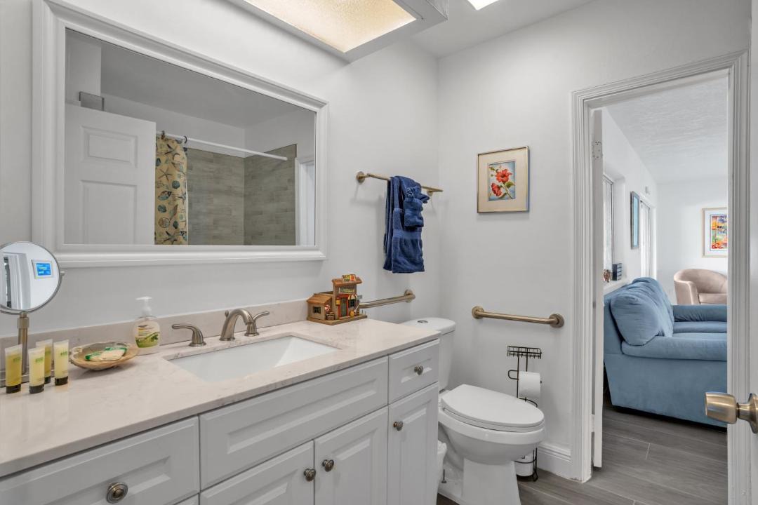 Photo of Bathroom in Garden Isles