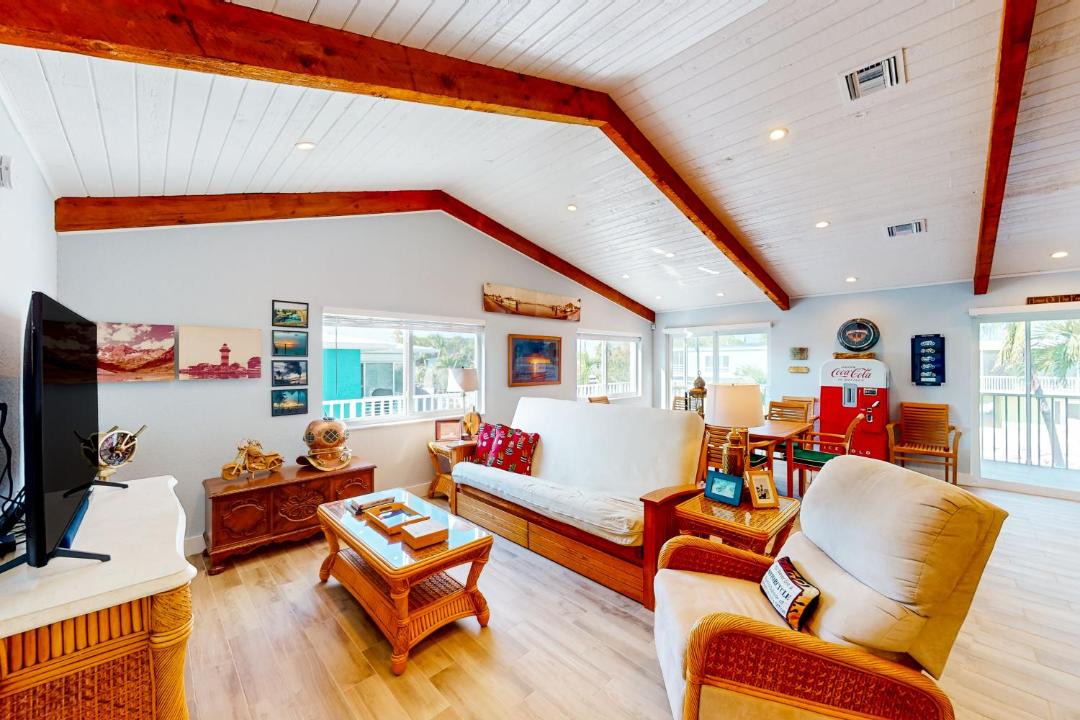 Photo of Livingroom in Toll Gate Shores
