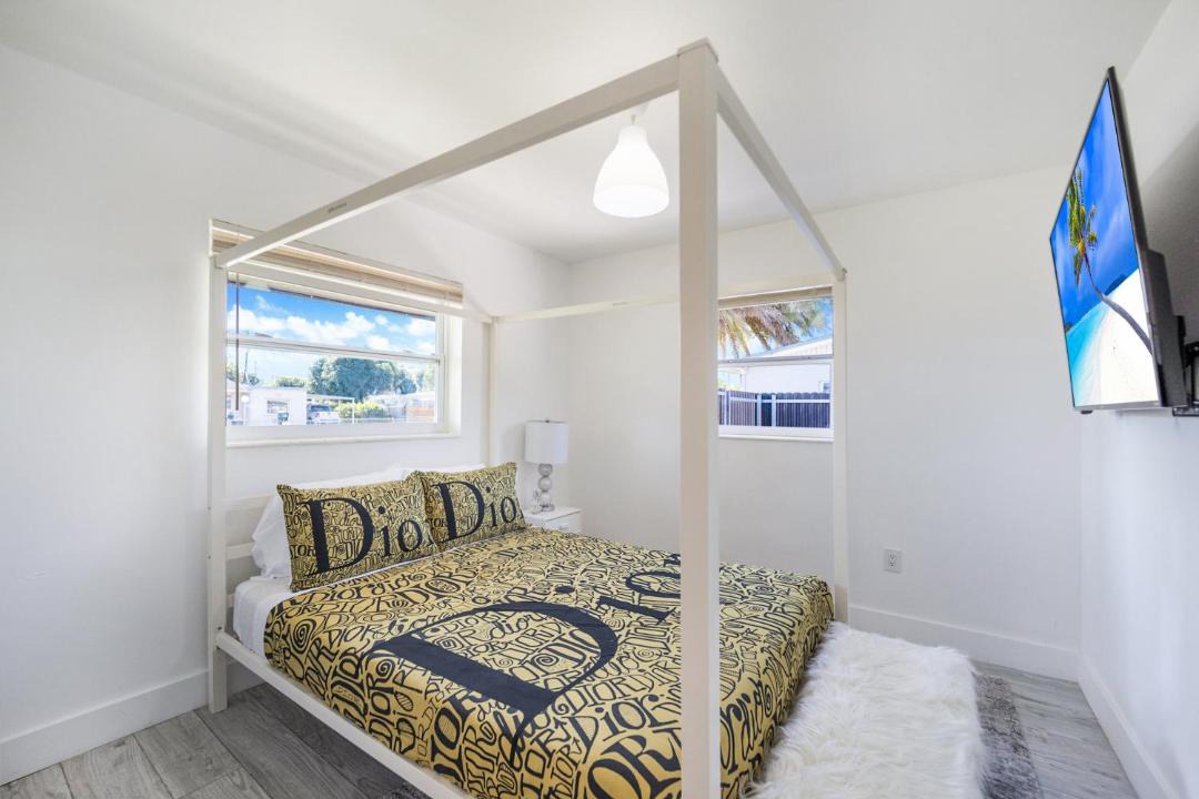 Photo of Bedroom in Miami Gardens