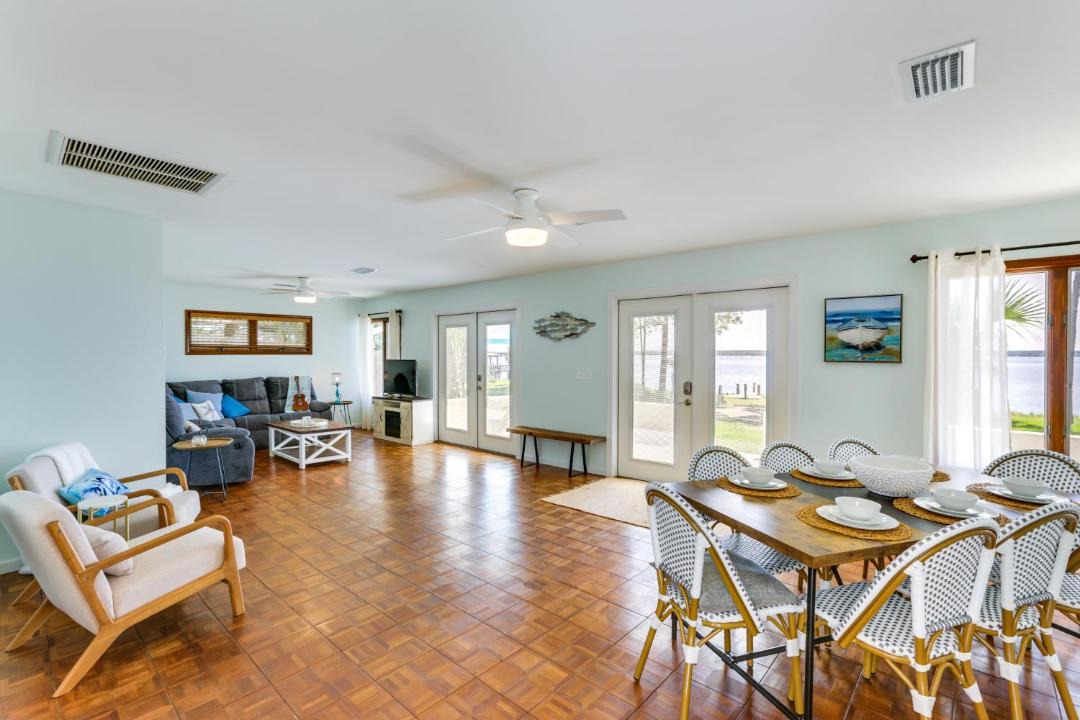 Photo of Livingroom in Panacea