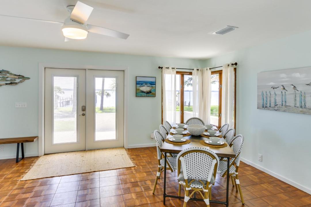 Photo of Livingroom in Panacea