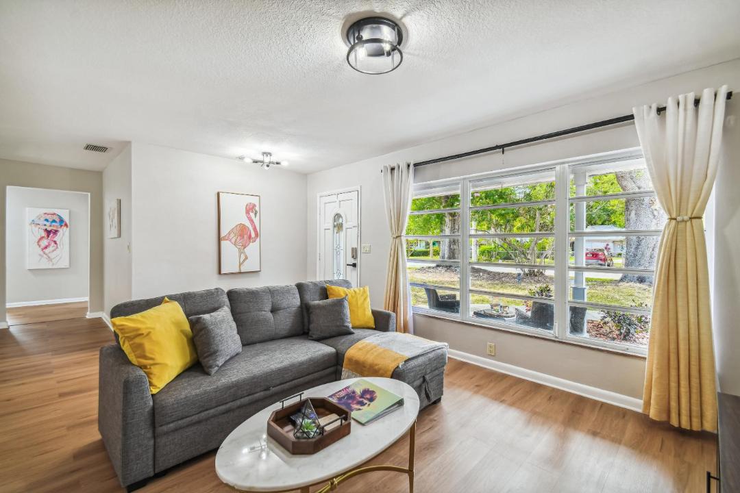 Photo of Livingroom in Oakford Park