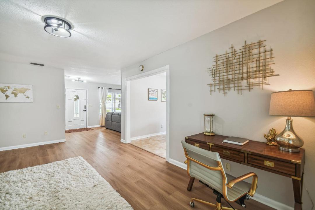 Photo of Livingroom in Oakford Park