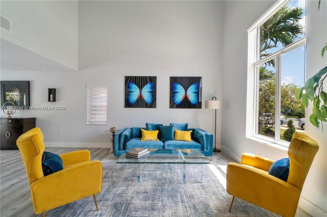 Photo of Livingroom in Richmond West