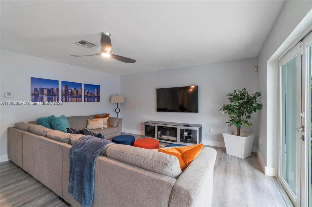 Photo of Livingroom in Richmond West