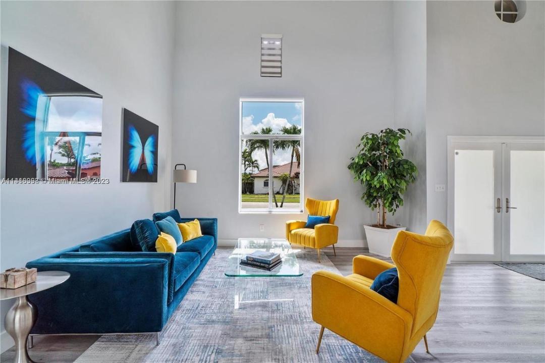 Photo of Livingroom in Richmond West