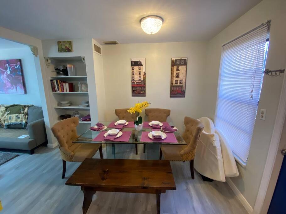 Photo of Livingroom in Palm Beach - West Palm Beach