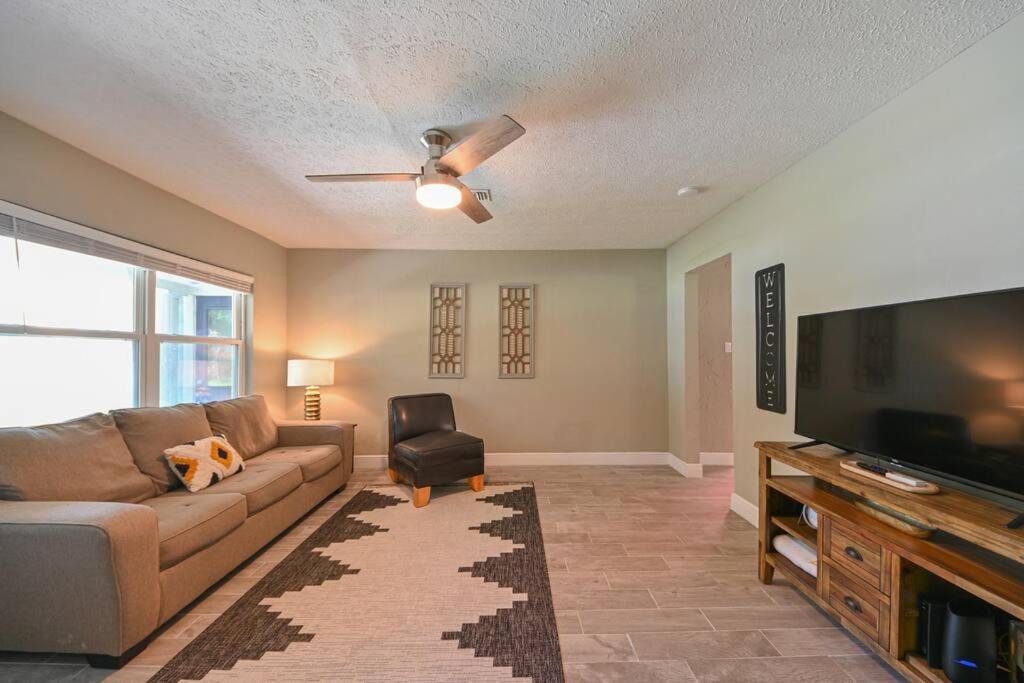 Photo of Livingroom in Port Tampa City