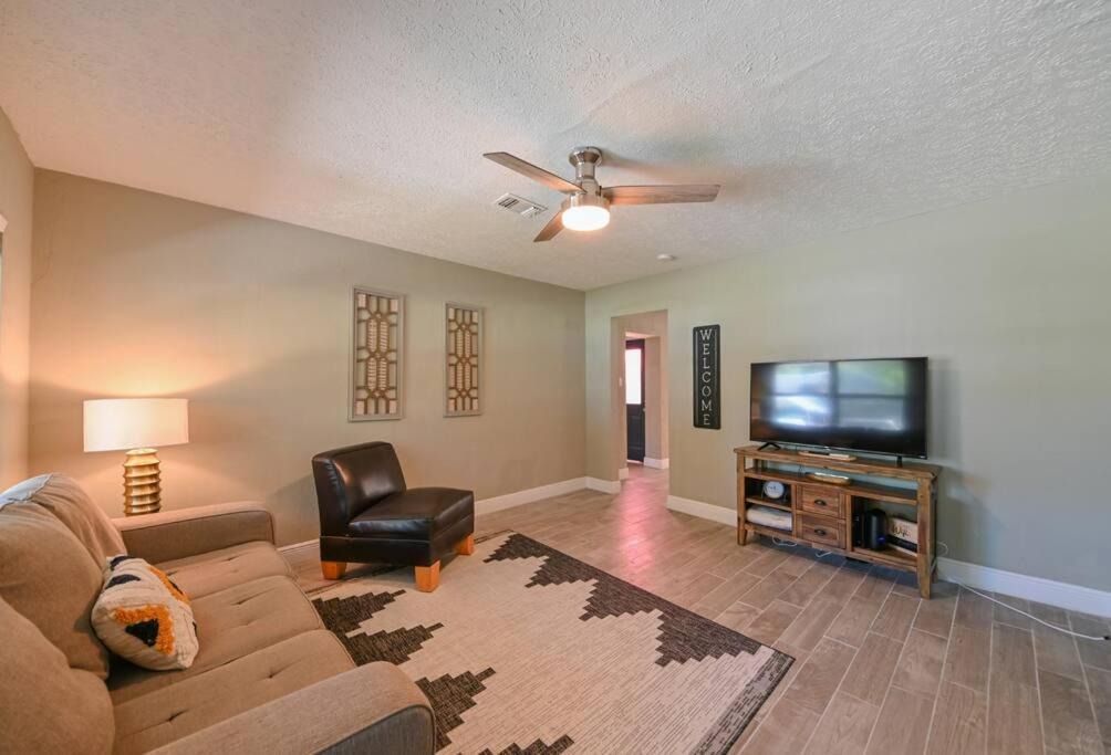 Photo of Livingroom in Port Tampa City