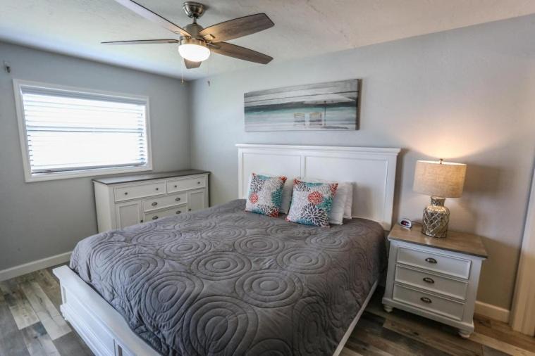 Photo of Bedroom in Mid Island