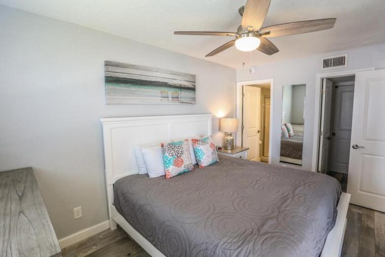 Photo of Bedroom in Mid Island