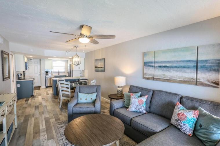 Photo of Livingroom in Mid Island
