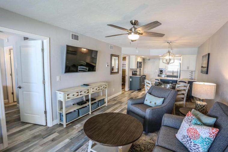 Photo of Livingroom in Mid Island