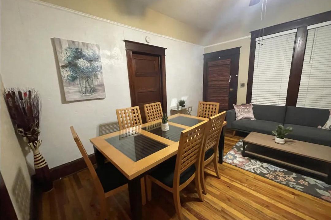Photo of Livingroom in University Heights