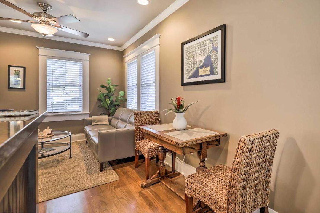 Photo of Livingroom in Historic Hyde Park North