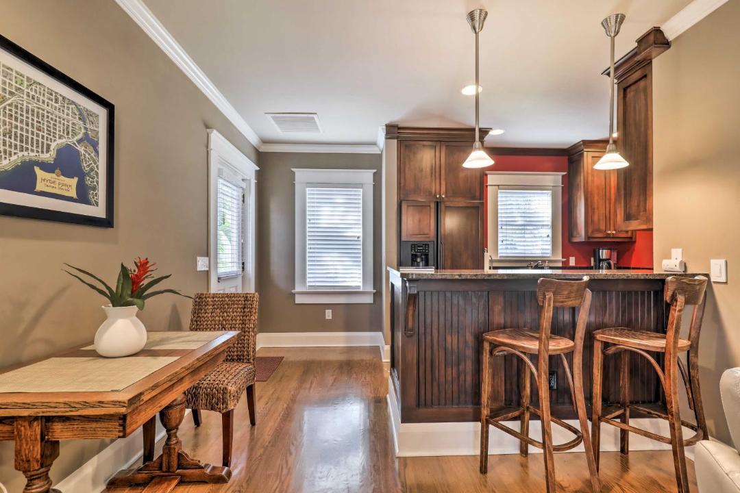 Photo of Livingroom in Historic Hyde Park North