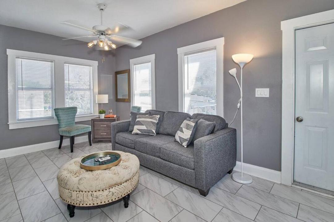 Photo of Livingroom in Oakford Park