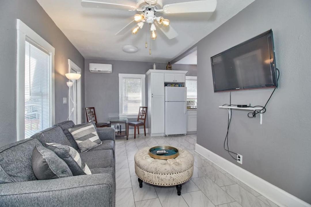 Photo of Livingroom in Oakford Park